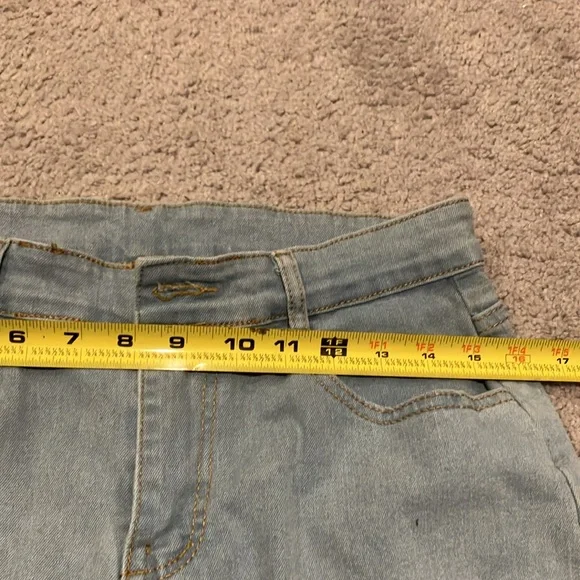 Jeans With White Lace Detail - Picture 7 of 12